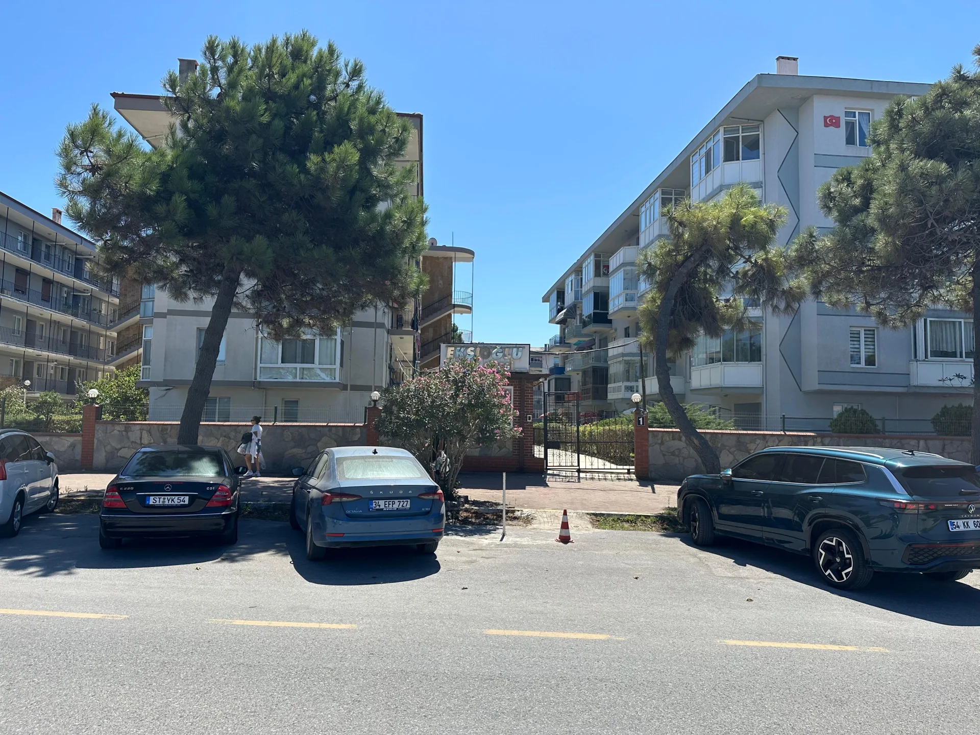 DENİZE 1. PARSEL HEM YATIRIMLIK HEM YAŞAMAK İÇİN FIRSAT MUTFAK AYRI SATILIK DAİRE