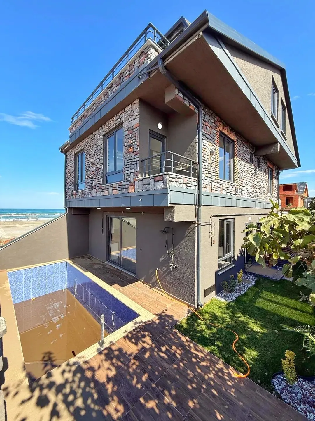 DENİZE 2.PARSEL, HAVUZLU, KAPANMAZ DENİZ MANZARALI, ÖN-ARKA CEPHE SEÇENEKLİ-ARKA 4+1 TRİPLEKS VİLLA! KOCAALİ ALANDERE MH