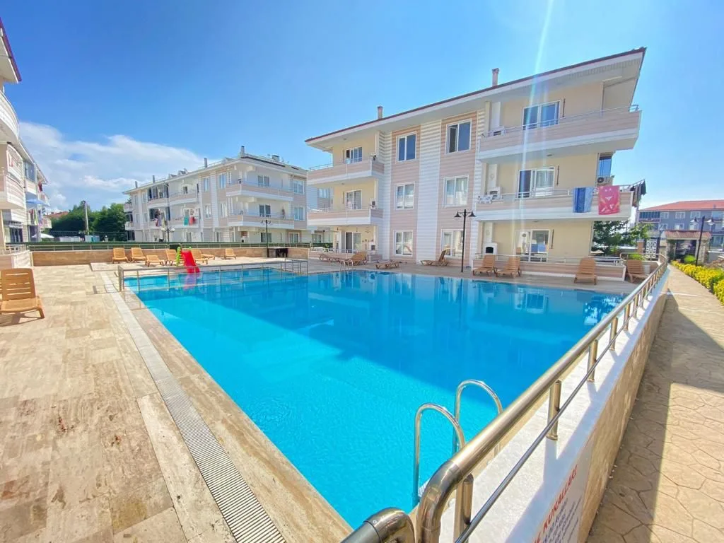 DENİZE ÇOK YAKIN HAVUZLU SİTEDE DUBLEKS MASRAFSIZ 2+1 ÇİFT BALKON SATILIK DAİRE