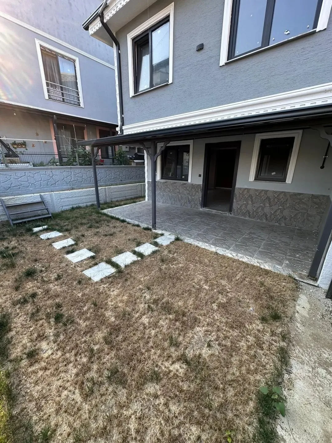 F/P, MERKEZ PLAJ, VERANDALI, KOMPLE GRANİT ZEMİN 3+1 TRİPLEKS VİLLA! KOCAALİ YAYLA MH