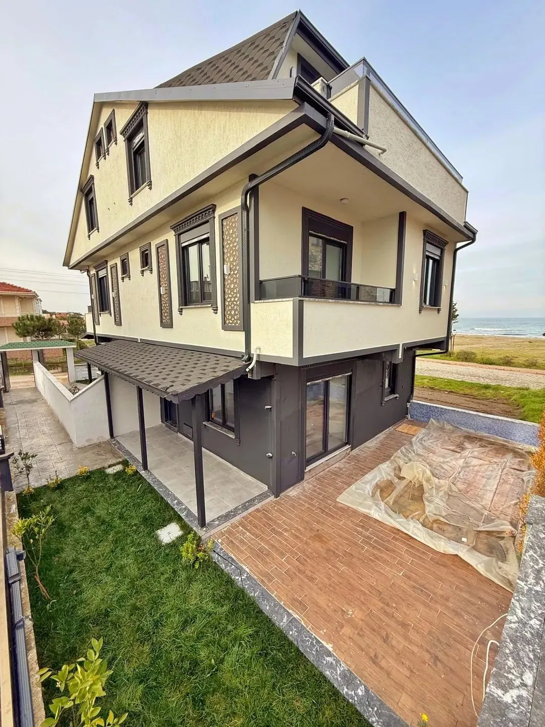 FIRSAT FİYAT, DENİZE 2.PARSEL-MANZARALI, HAVUZLU, MUAZZAM LOKASYON, ARKA CEPHE 4+1 TRİPLEKS VİLLA! KOCAALİ YALI MH