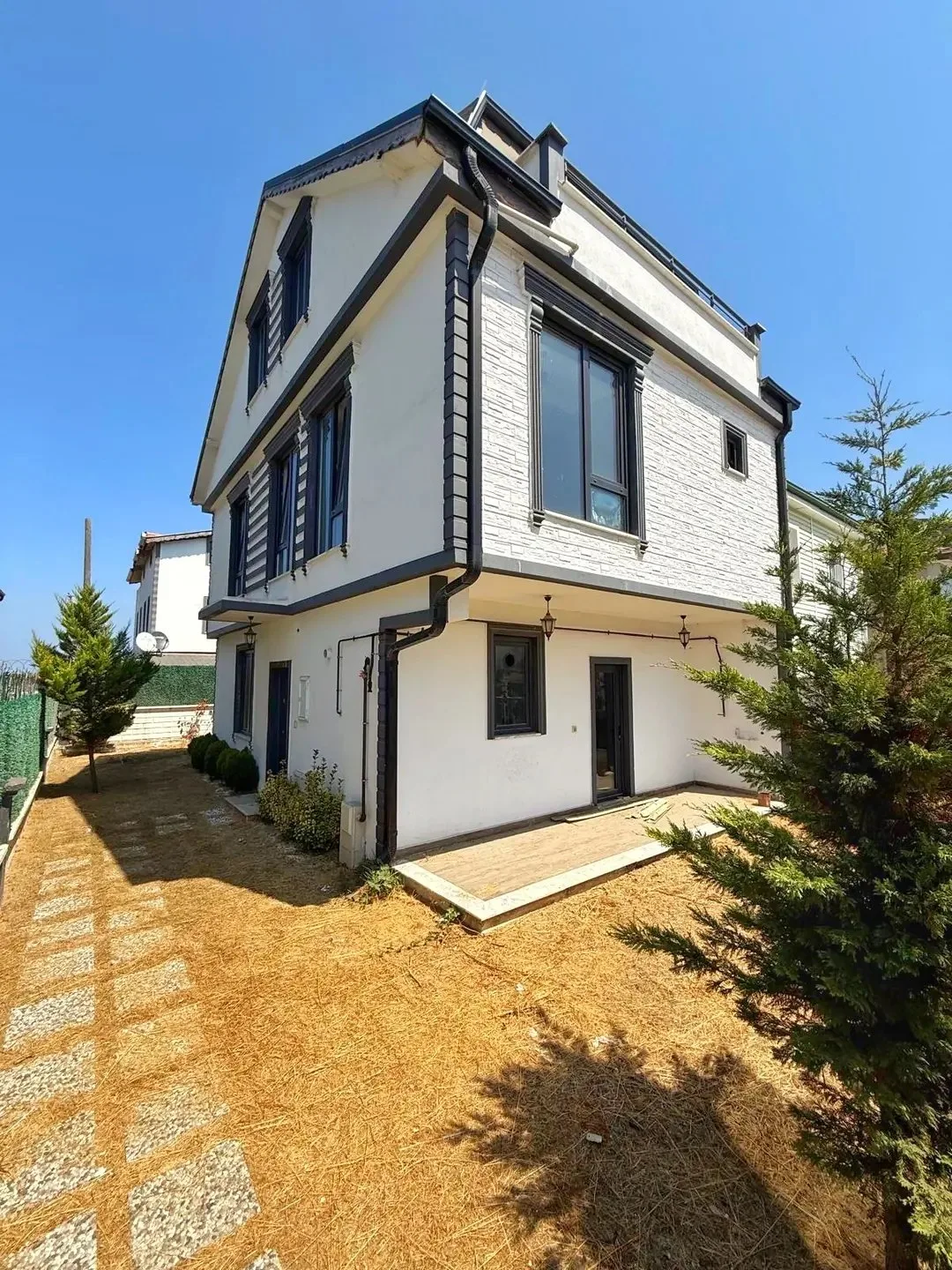 FIRSAT FİYAT! DENİZE 2.PARSEL, TAM BAĞIMSIZ MÜSTAKİL! EBEVEYN BANYOLU, DENİZ MANZARALI, 4+1 TRİPLEKS! KOCAALİ YALI MH