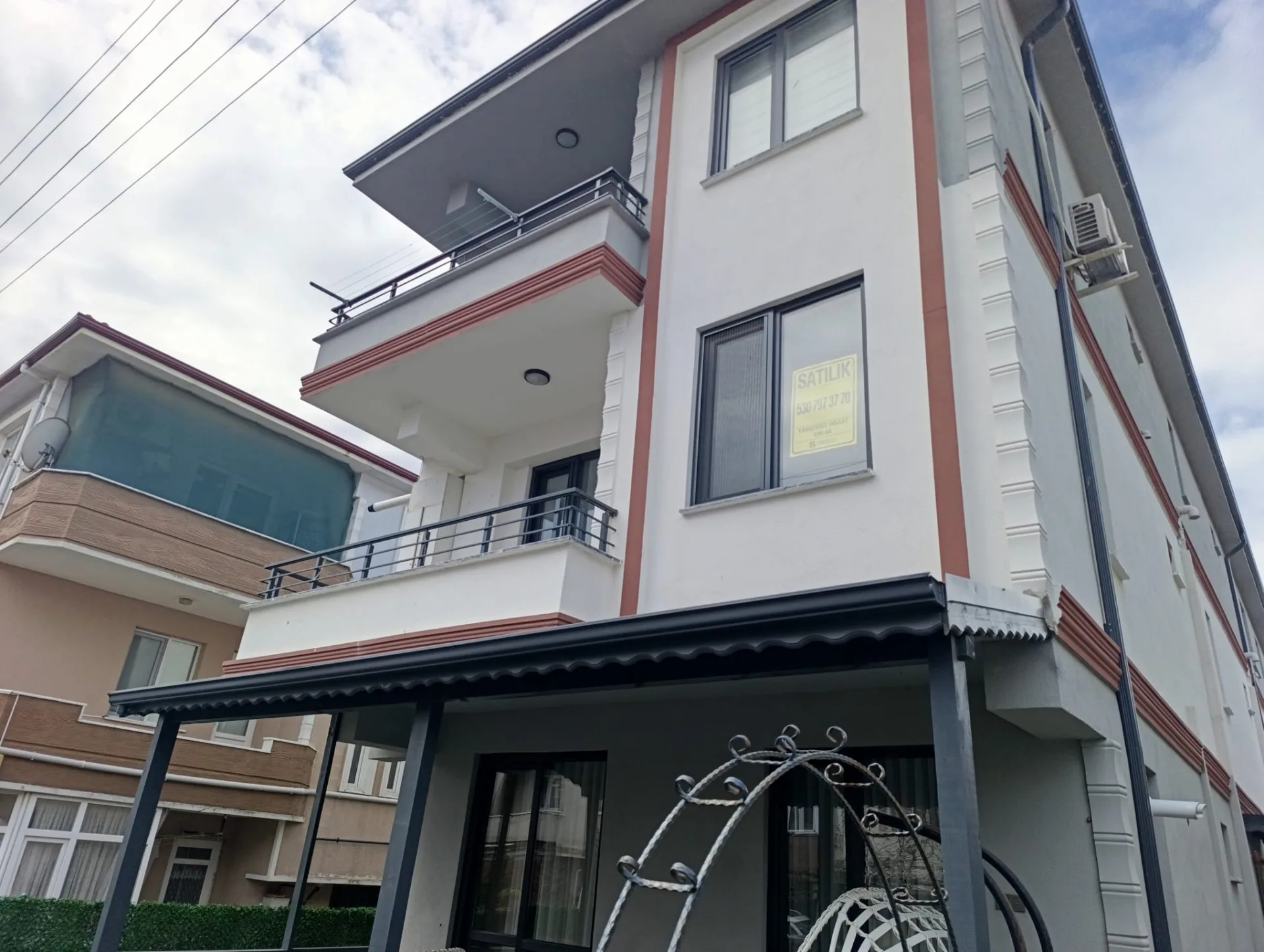 DENİZE YÜRÜME MESAFESİNDE 2+1 YERDEN ISITMALI SIFIR LÜKS DAİRE