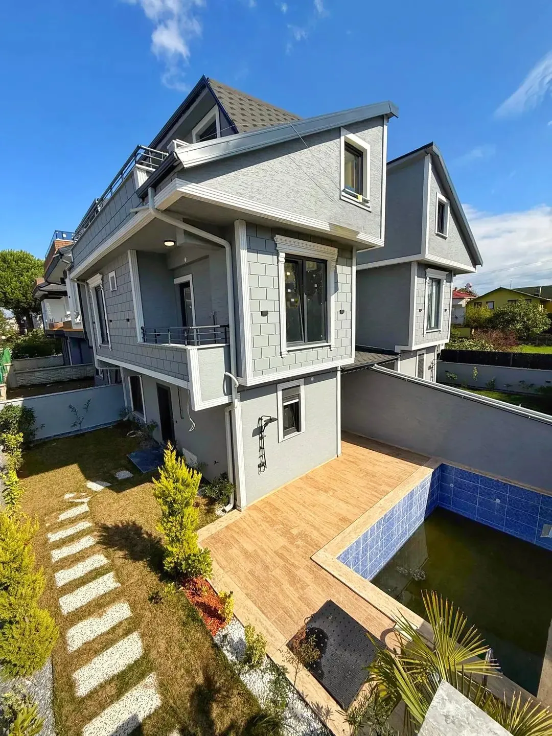 HAVUZLU, AYRI MUTFAK KONSEPT, MÜSTAKİL GİRİŞ-BAHÇE, EBEVEYN BANYOLU 4+1 TRİPLEKS VİLLA! KOCAALİ ALANDERE MH