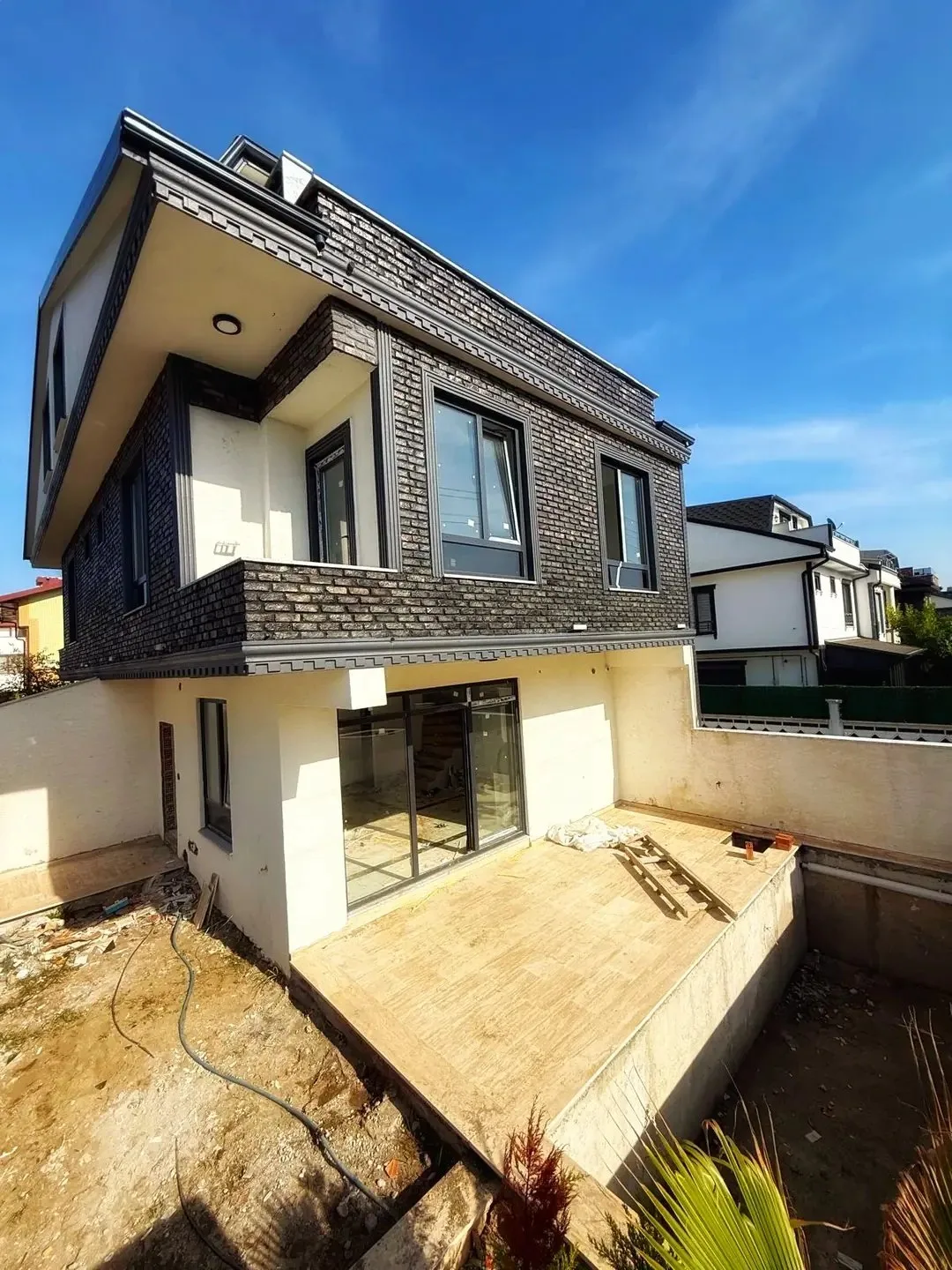 HAVUZLU, ÖN CEPHE, LÜKS DİZAYN, ÇİFT EBEVEYN BANYOLU 3+1 TRİPLEKS VİLLA! KOCAALİ ALANDERE MH