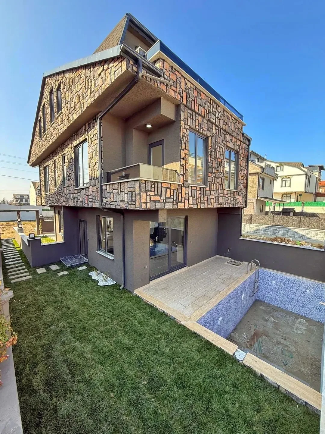 HAVUZLU, TERAS DENİZ MANZARALI, PLAJA 80 METRE, ARKA CEPHE, LÜKS 3+1 TRİPLEKS VİLLA! KOCAALİ ALANDERE MH