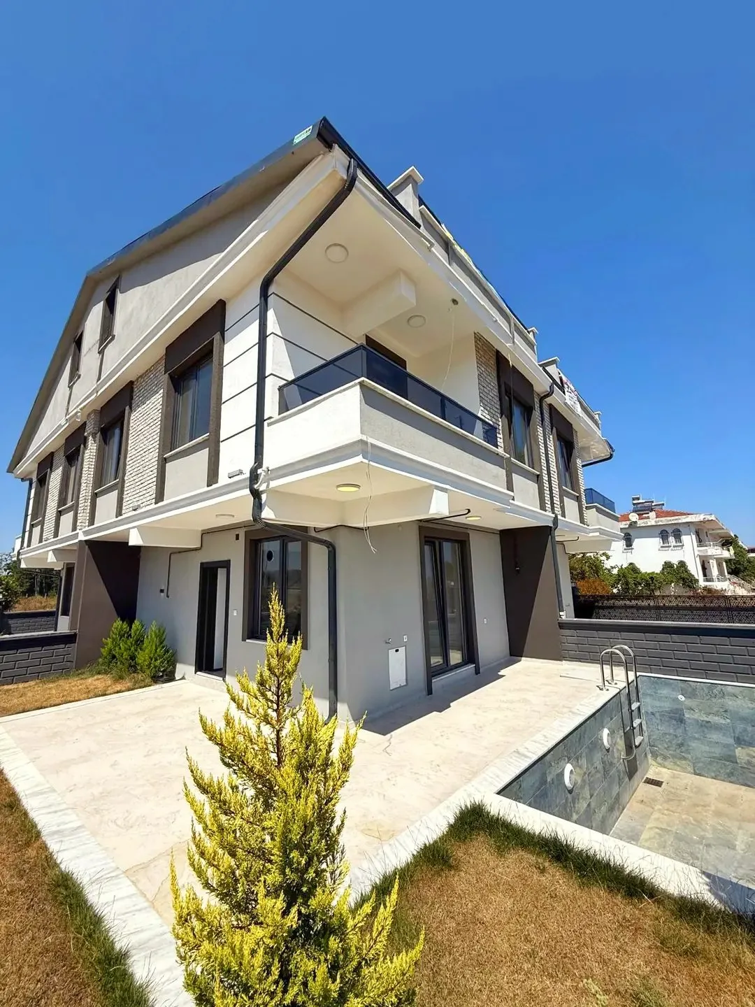 JAKUZİLİ, KÖŞE PARSEL, EBEVEYN BANYOLU, HAVUZLU, GENİŞ BAHÇE ALANLI  4+1 TRİPLEKS VİLLA! KOCAALİ ALANDERE MH