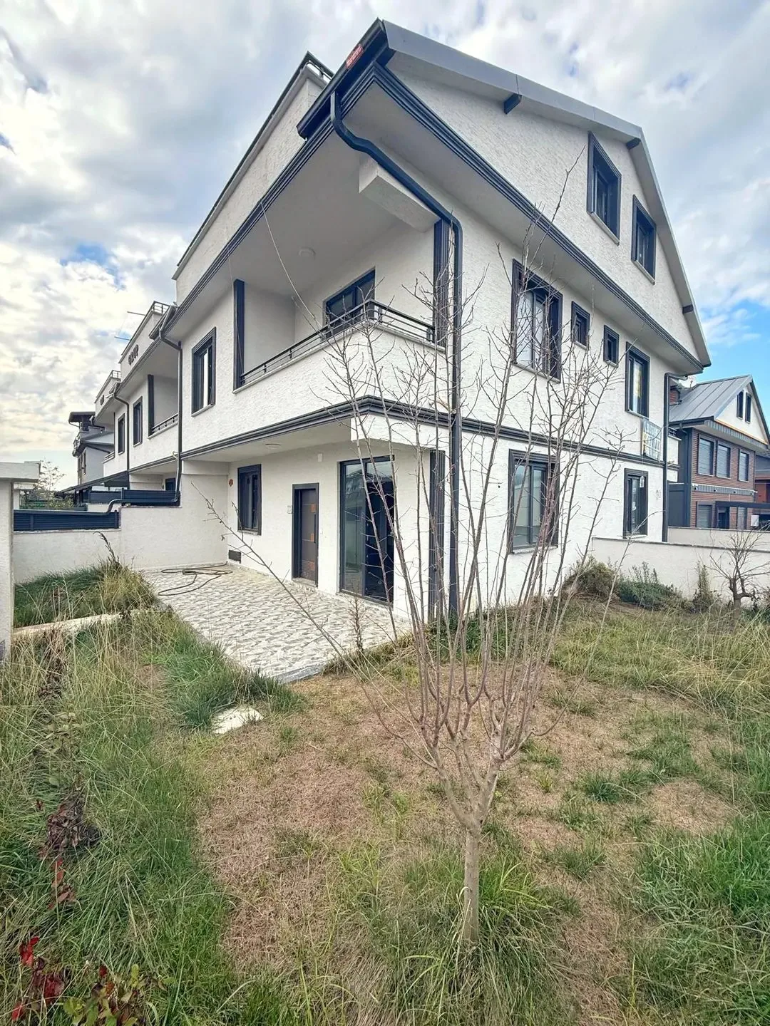 KAÇMAZ FIRSAT FİYAT, AYRI MUTFAK, GENİŞ BAHÇE3+1 TRİPLEKS VİLLA! KOCAALİ ALANDERE MH