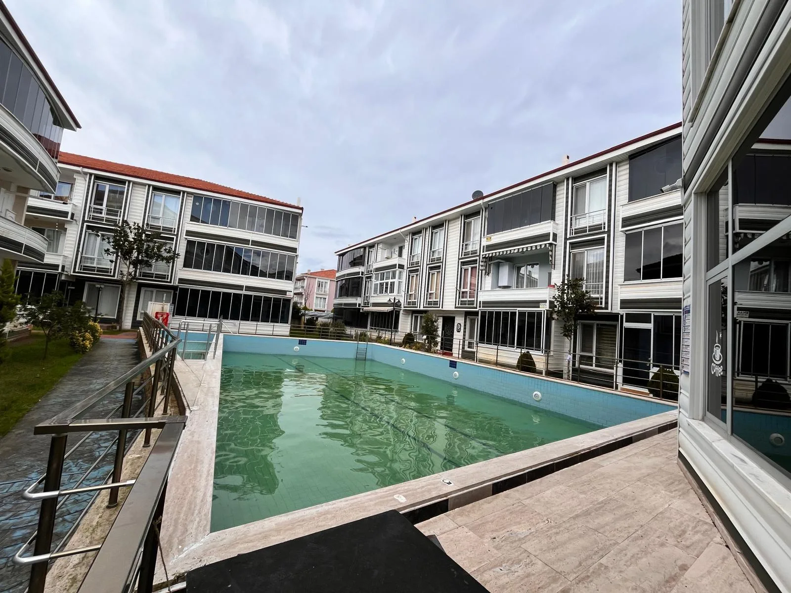 KARASU YENİ MH DE ÇİFT HAVUZLU LÜKS SİTEDE 2+1 MASRAFSIZ DAİRE