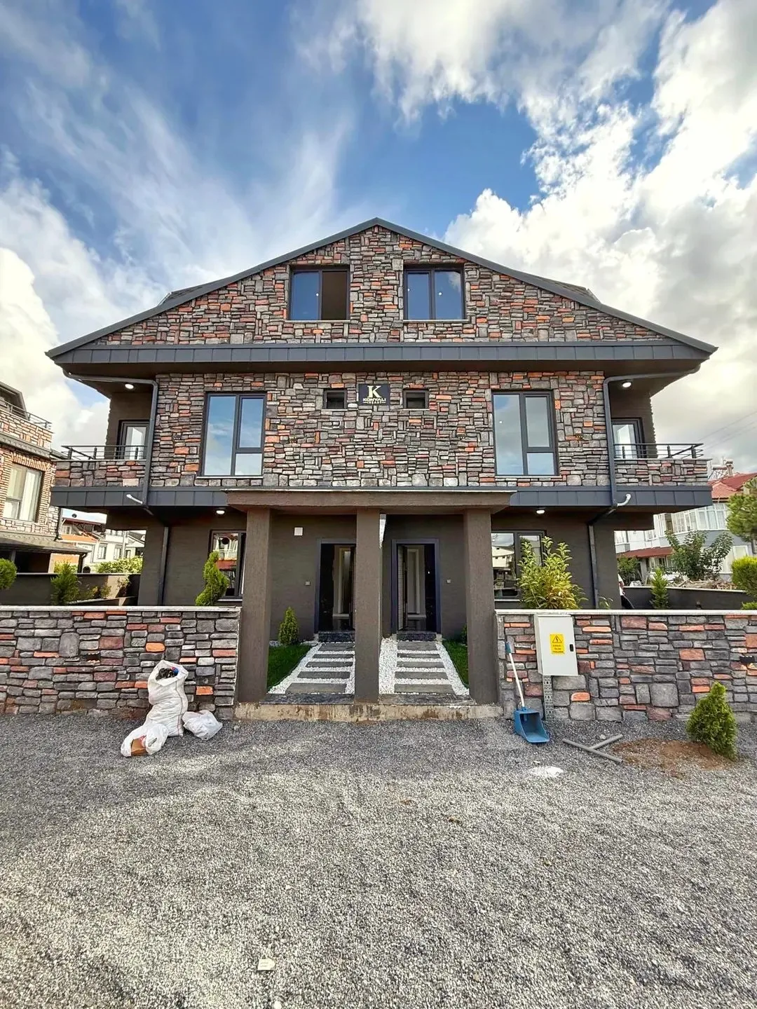 LÜKS DİZAYN, YERDEN ISITMA, EBEVEYN BANYOLU, KOMPLE GRANİT ZEMİN 3+1 VİLLA! KOCAALİ ALANDERE MH