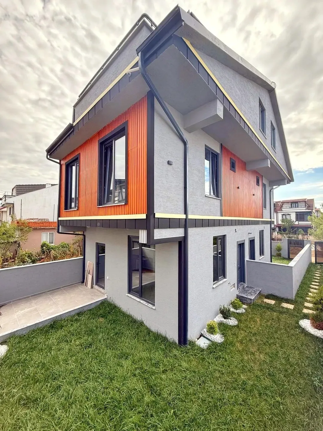 MERKEZ PLAJ, ARKA CEPHE, KOMPLE GRANİT ZEMİN, YERDEN ISITMA, LÜKS DİZAYN 3+1 VİLLA! KOCAALİ YALI MH