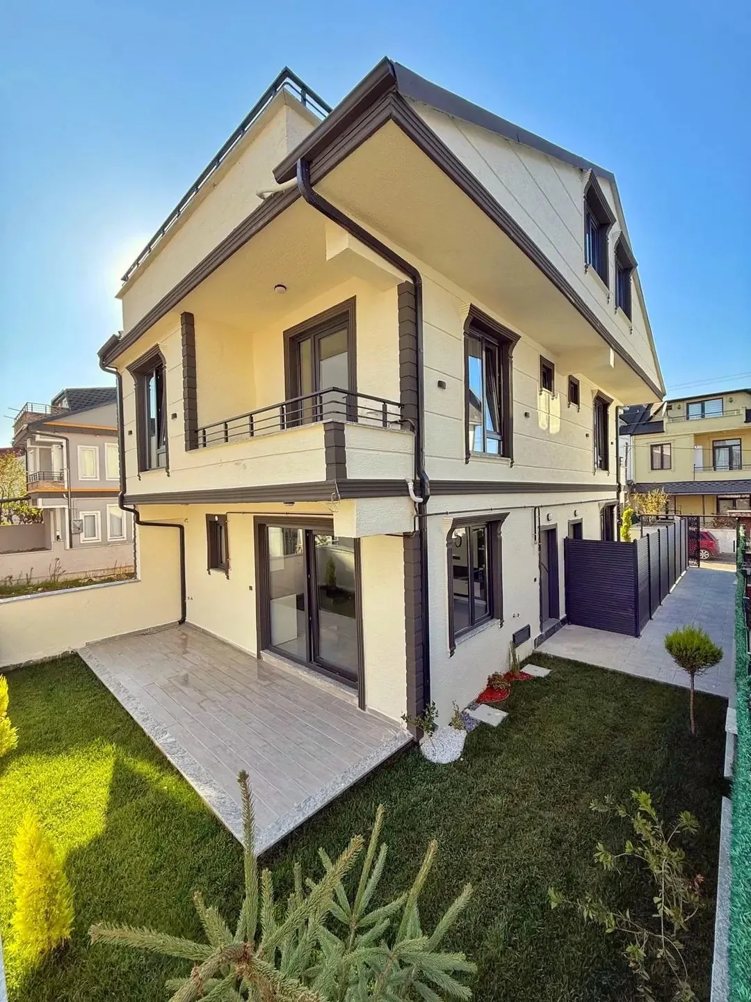 MERKEZ PLAJ, ARKA CEPHE, LÜKS DİZAYN, 100m2 KENDİNE AİT ARSASI, EBEVEYN BANYO 3+1 TRİPLEKS VİLLA! KOCAALİ YALI MH