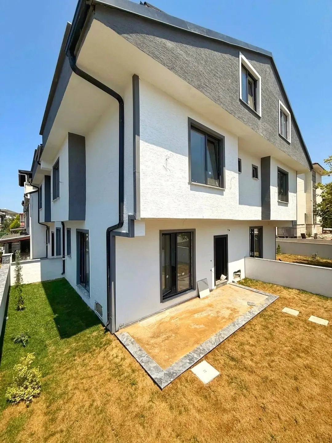 MERKEZ PLAJ, MÜSTAKİL GİRİŞ-BAHÇE, EBEVEYN BANYOLU 3+1 TRİPLEKS VİLLA! KOCAALİ YALI MH