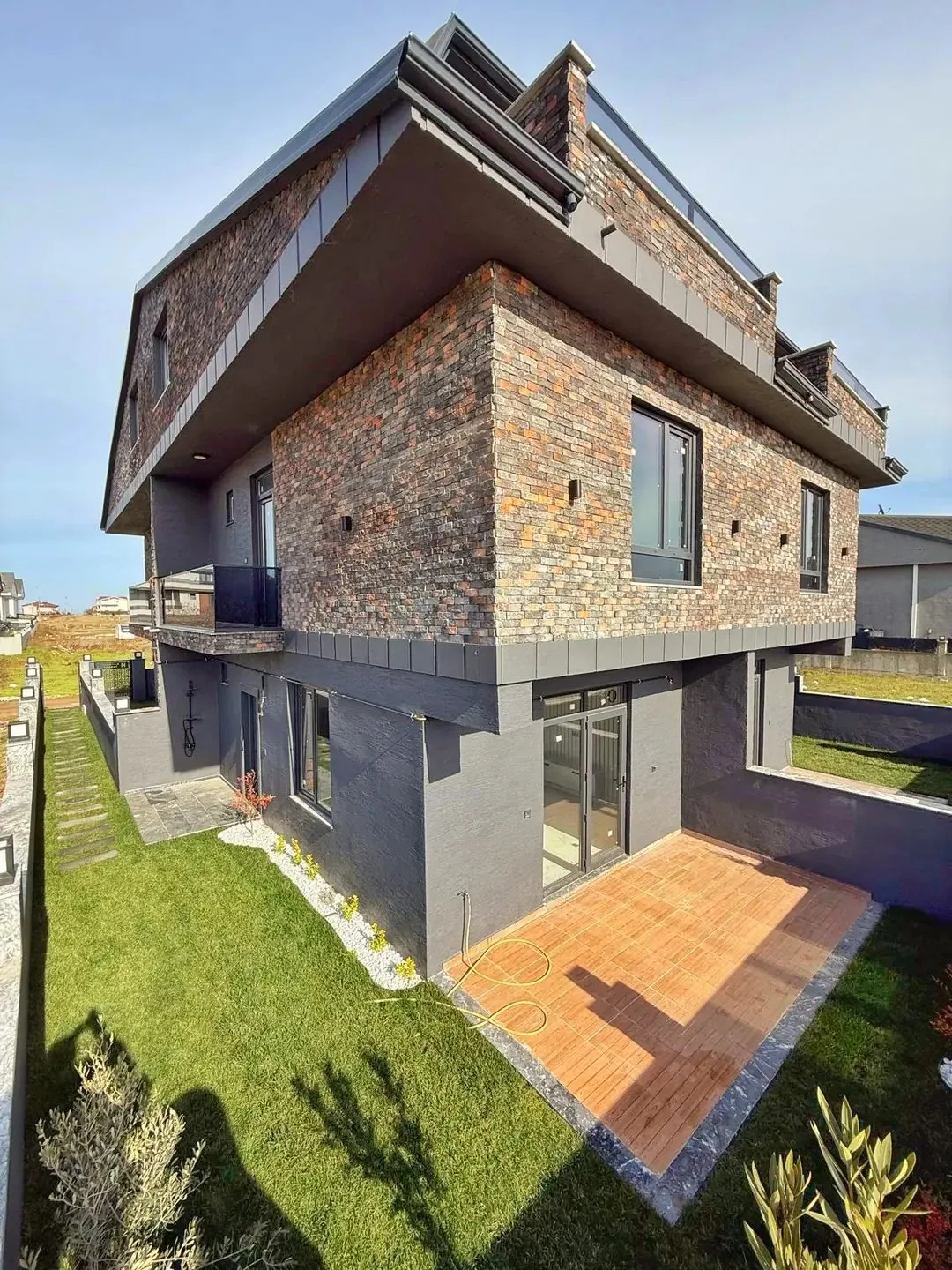 MERKEZ PLAJ, ÖN-ARKA CEPHE SEÇENEKLİ-ARKA, LÜKS DİZAYN 4+1 TRİPLEKS VİLLA! KOCAALİ YAYLA MH