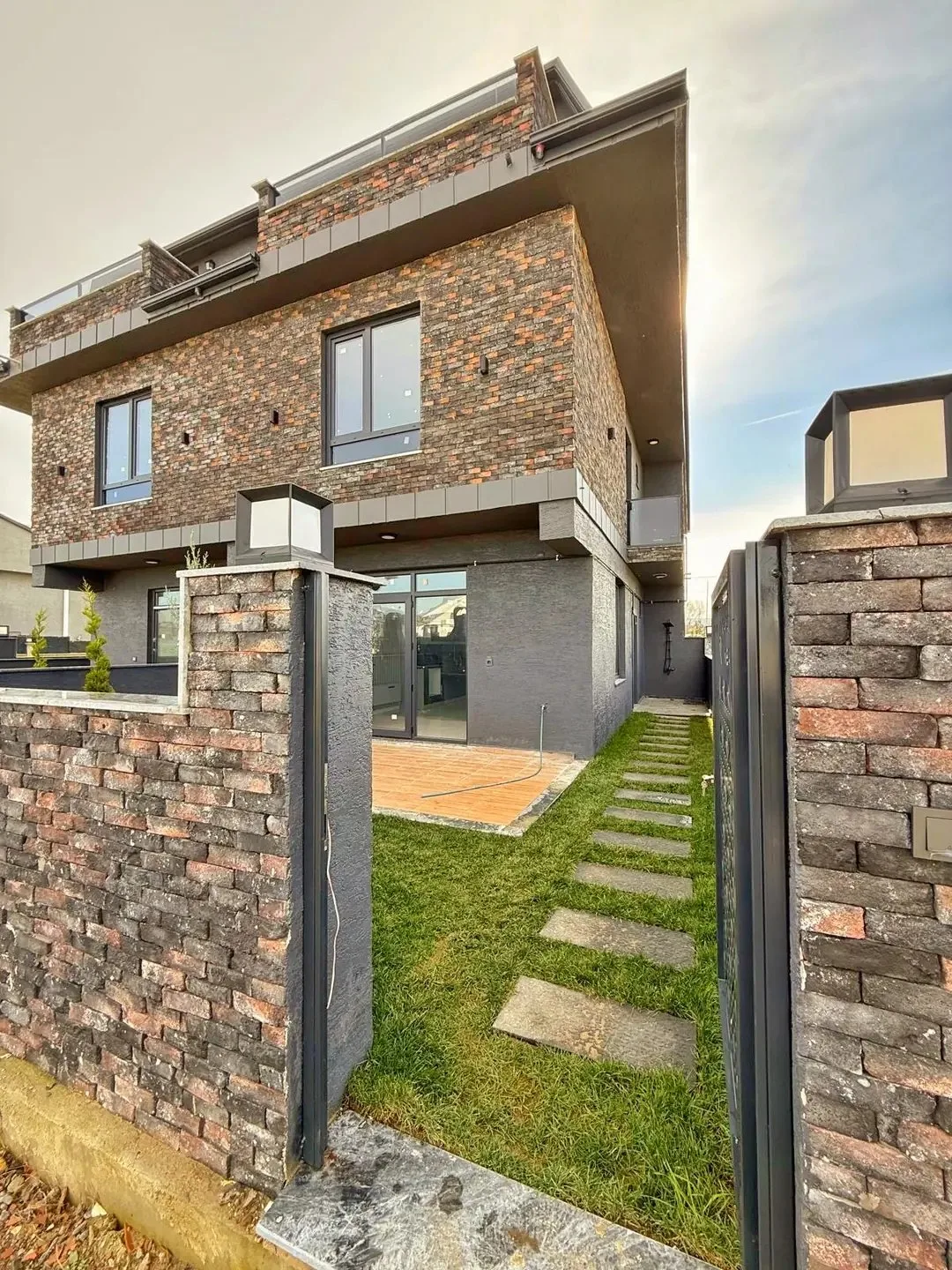 MERKEZ PLAJ, ÖN-ARKA CEPHE SEÇENEKLİ-ÖN, LÜKS DİZAYN 4+1 TRİPLEKS VİLLA! KOCAALİ YAYLA MH