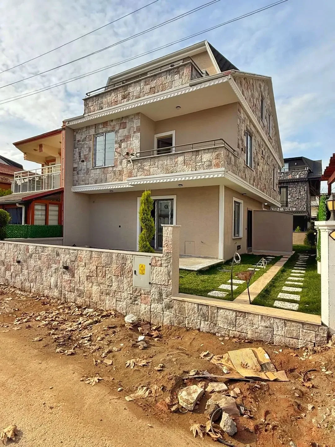 MERKEZ PLAJ, ÖN CEPHE, DENİZE 2.SIRA KAPANMAZ MANZARALI 3+1 TRİPLEKS VİLLA! KOCAALİ YAYLA MH