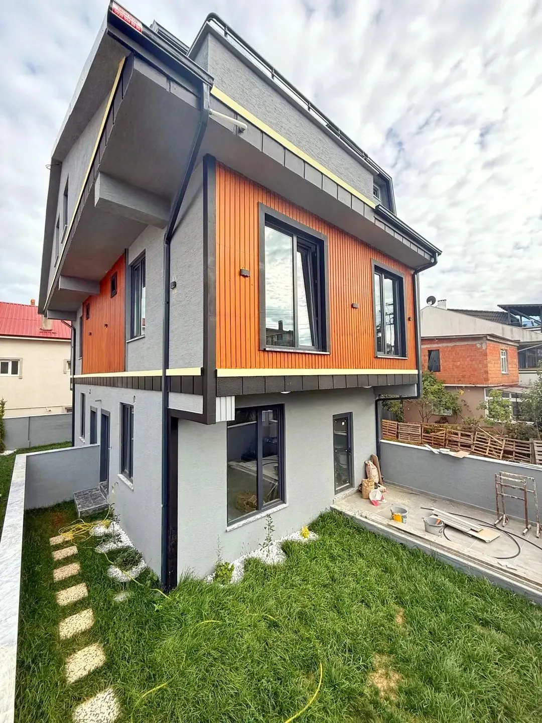 MERKEZ PLAJ, ÖN CEPHE, KOMPLE GRANİT ZEMİN, YERDEN ISITMA, LÜKS DİZAYN 3+1 VİLLA! KOCAALİ YALI MH