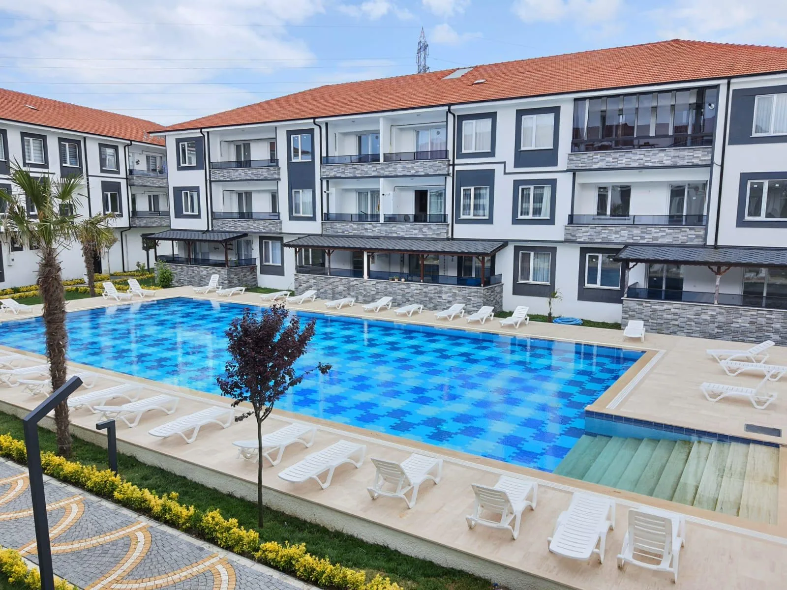 KORU PARK SİTESİNDE 2+1 BAHÇE KATI VERANDALI  LÜKS DAİRE