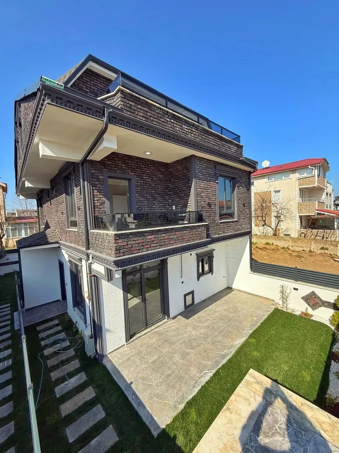 MERKEZ PLAJ, ÖN CEPHE, LÜKS DİZAYN, KOMPLE GRANİT ZEMİN, YERDEN ISITMA 3+1 TRİPLEKS VİLLA! KOCAALİ YALI MH