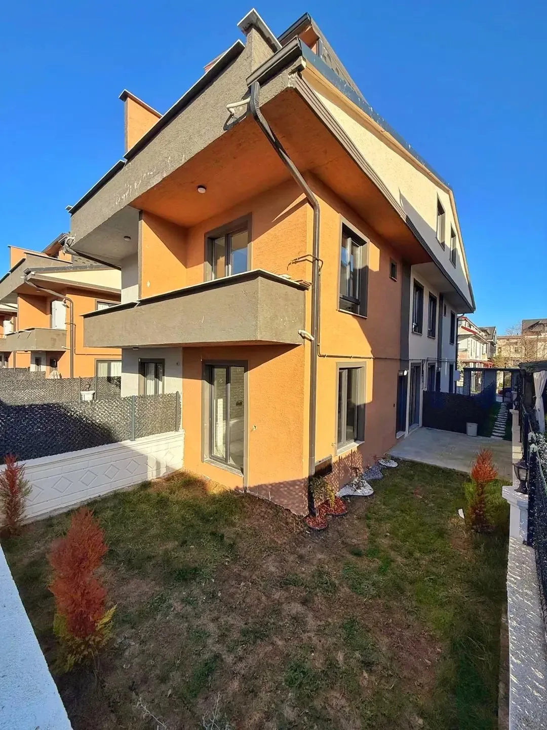 MERKEZ PLAJ, UYGUN FİYAT, AYRI KONSEPT MUTFAK, PLAJA 200 METRE 4+1 TRİPLEKS VİLLA! KOCAALİ YAYLA MH