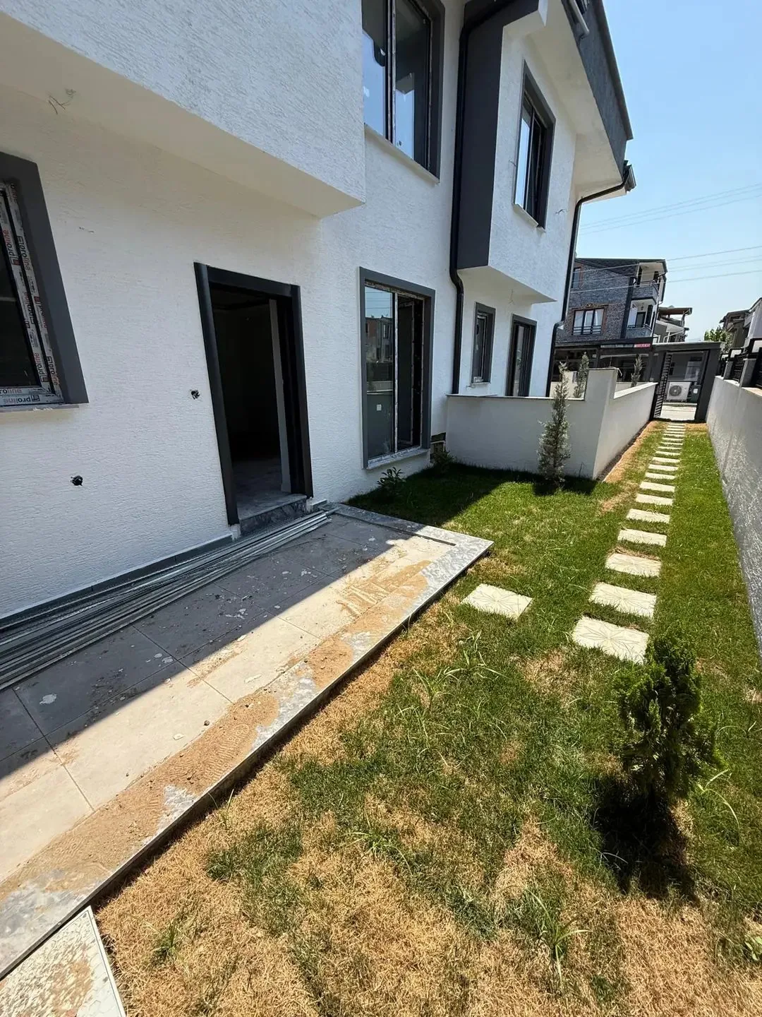 MÜSTAKİL GİRİŞ-BAHÇE, EBEVEYN BANYO, MERKEZ PLAJ 3+1 TRİPLEKS ! KOCAALİ YALI MH