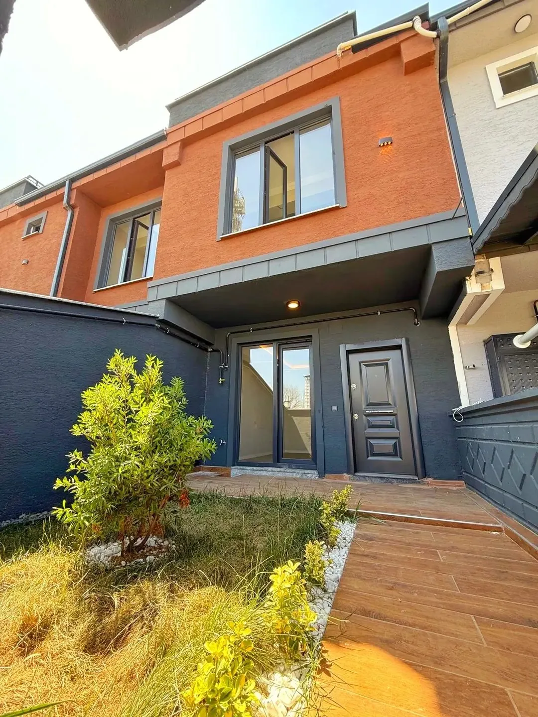 PLAJA 300METRE, YERDEN ISITMA, GENİŞ BİNA ALANLI, ÇİFT BAHÇE 4+1 TRİPLEKS VİLLA! KOCAALİ ALANDERE MH