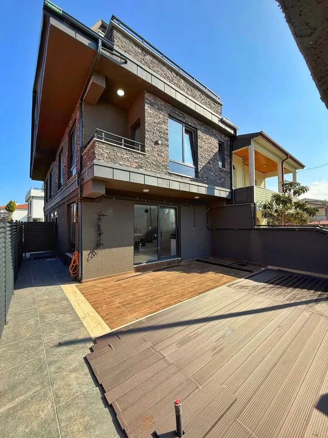 PLAJA 50METRE, DENİZ MANZARALI, ÖN CEPHE, HAVUZLU, LÜKS DİZAYN 4+1 TRİPLEKS VİLLA! KOCAALİ ALANDERE MH