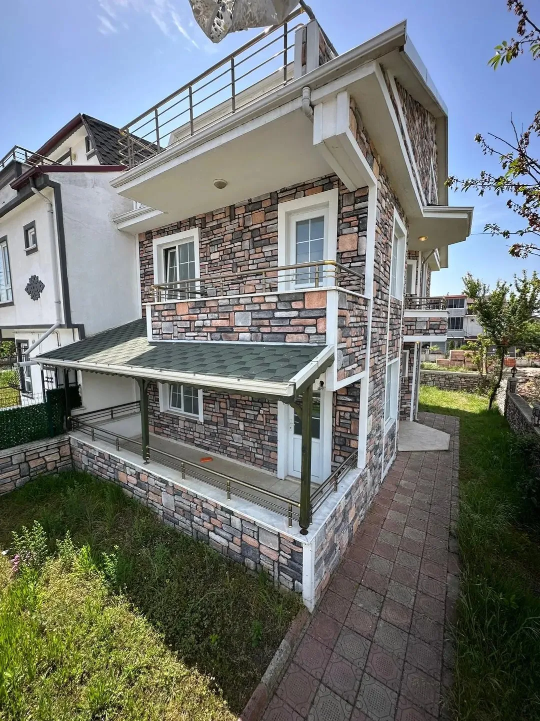 TAM BAĞIMSIZ EN UYGUN FİYAT 4+1 MÜSTAKİL! AYRI MUTFAK, 162m2 ARSA İÇİNDE, DENİZE 50M! KOCAALİ YAYLA MH