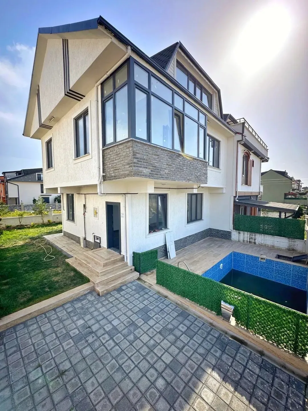 TAM BAĞIMSIZ MÜSTAKİL, DENİZ MANZARALI, AYRI MUTFAK, GENİŞ BAHÇE-BİNA KULLANIM ALANLI 4+1 TRİPLEKS VİLLA! KOCAALİ YALI MH