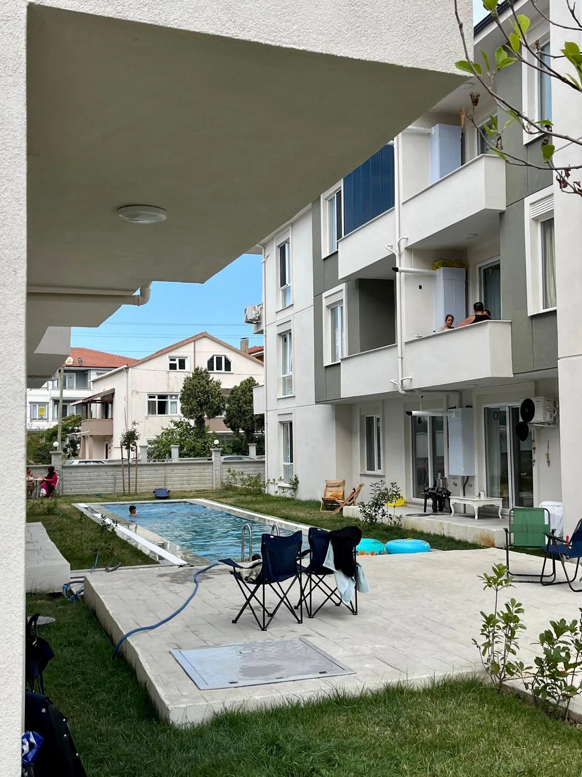 SAKARYA NEHRİNİN DİBİNDE SIFIR HAVUZLU SİTEDE YERDEN ISITMA FIRSAT 2+1 DATILIK DAİRE