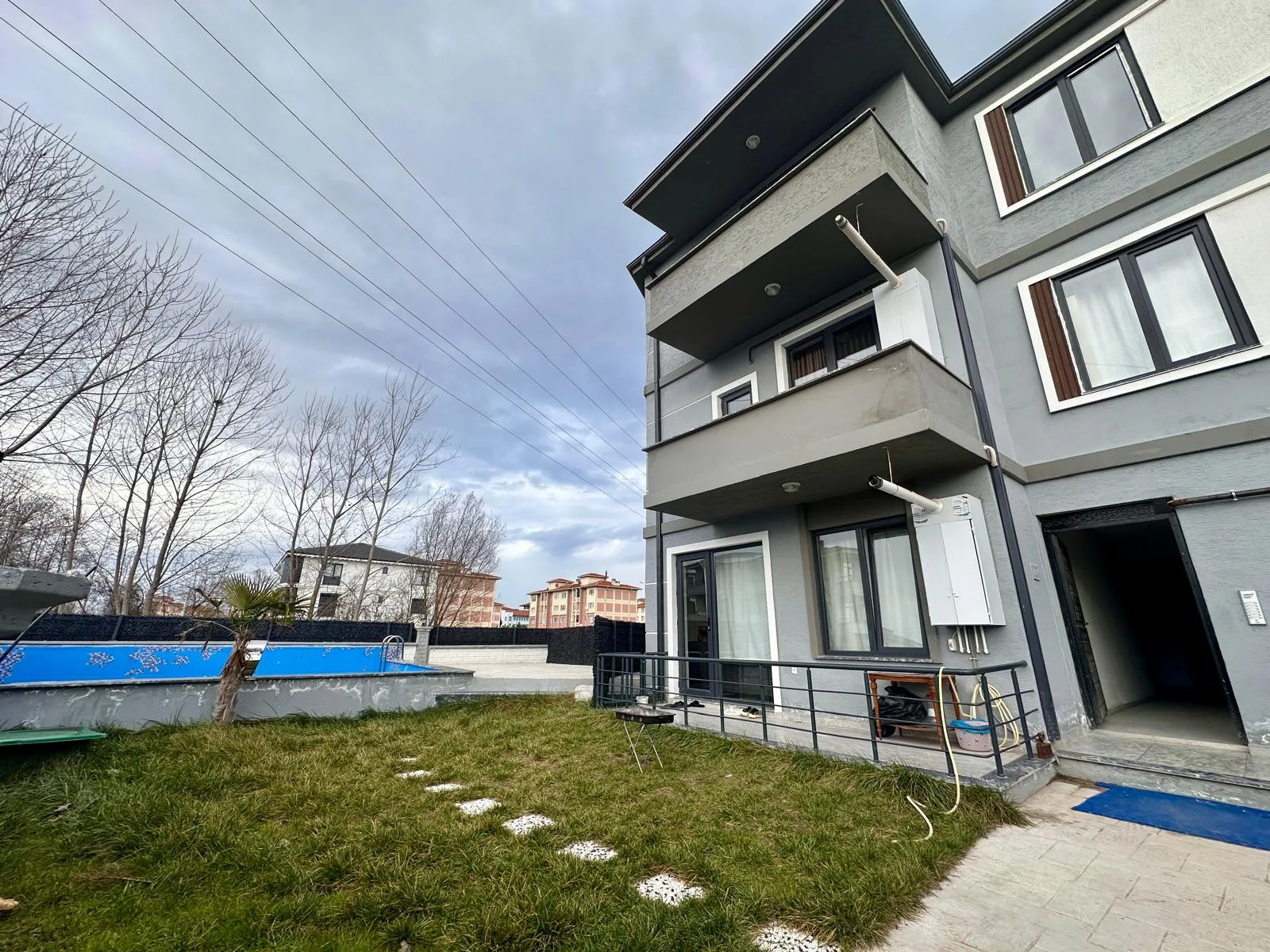 SIFIR YERDEN ISITMA HAVUZLU SİTEDE AÇIK CEPHE 2+1 SATILIK KUPON DAİRE