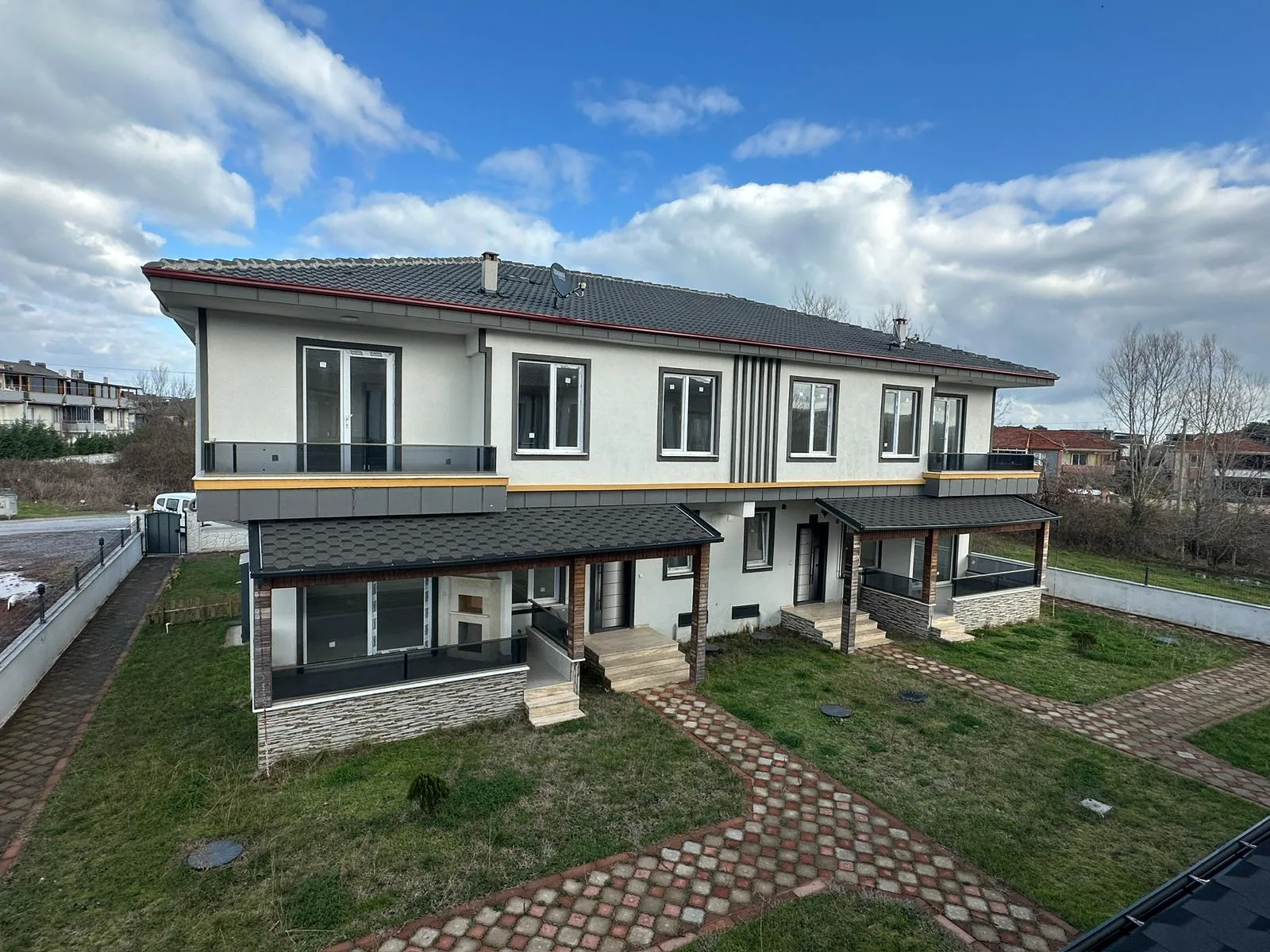 KARASU'DA LÜKS 3+1 DUBLEKS HAVUZLU /HAVUZSUZ / VERANDALI / BAHÇELİ