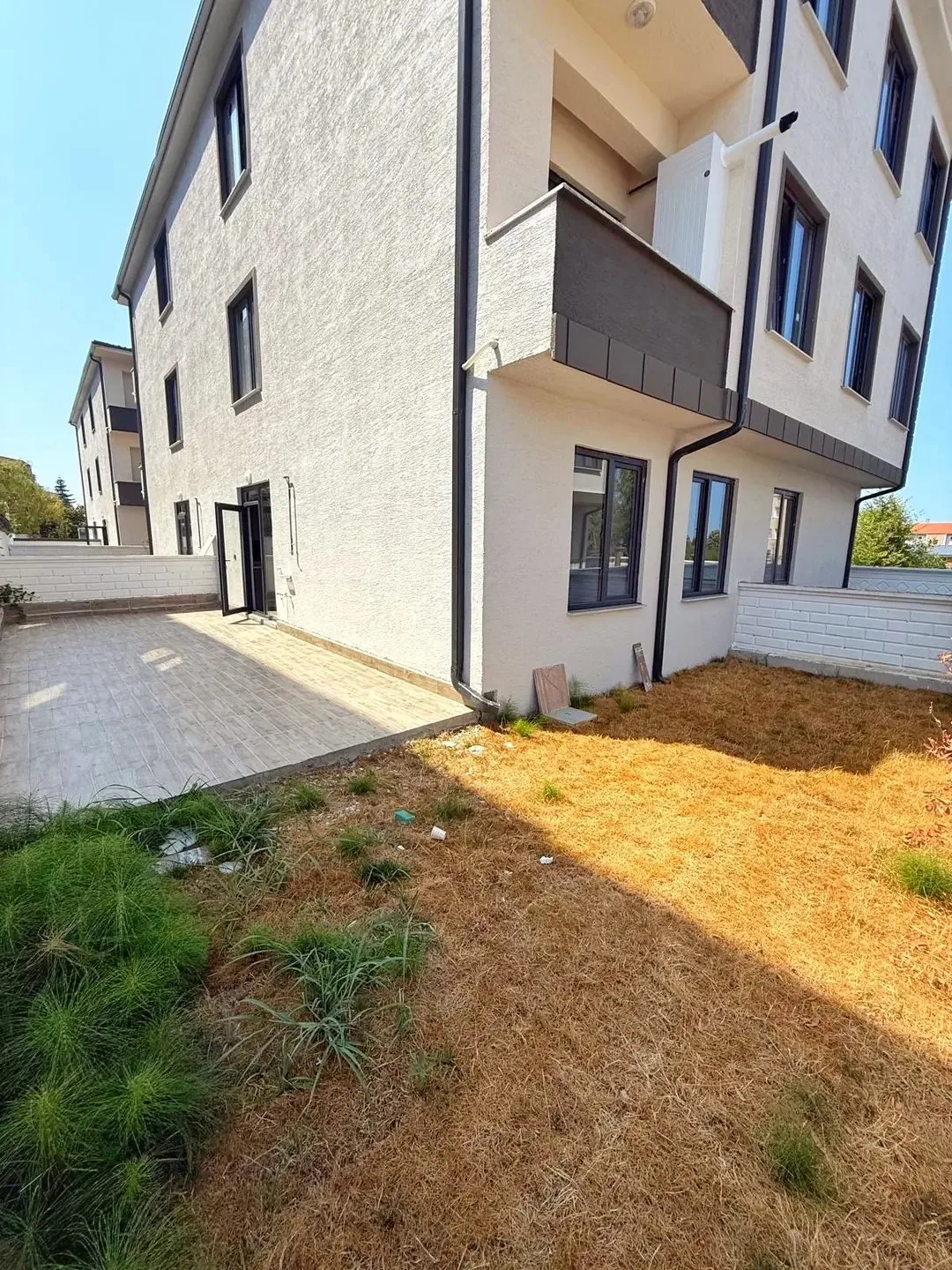 ZEMİN KAT, BAHÇE ALANLI, ÖN-ARKA CEPHE SEÇENEKLİ-ARKA CEPHE, F/P, DENİZE YÜRÜME MESAFESİ, YERDEN ISITMA, SİTE İÇİ 2+1 DAİRE! YAYLA MH