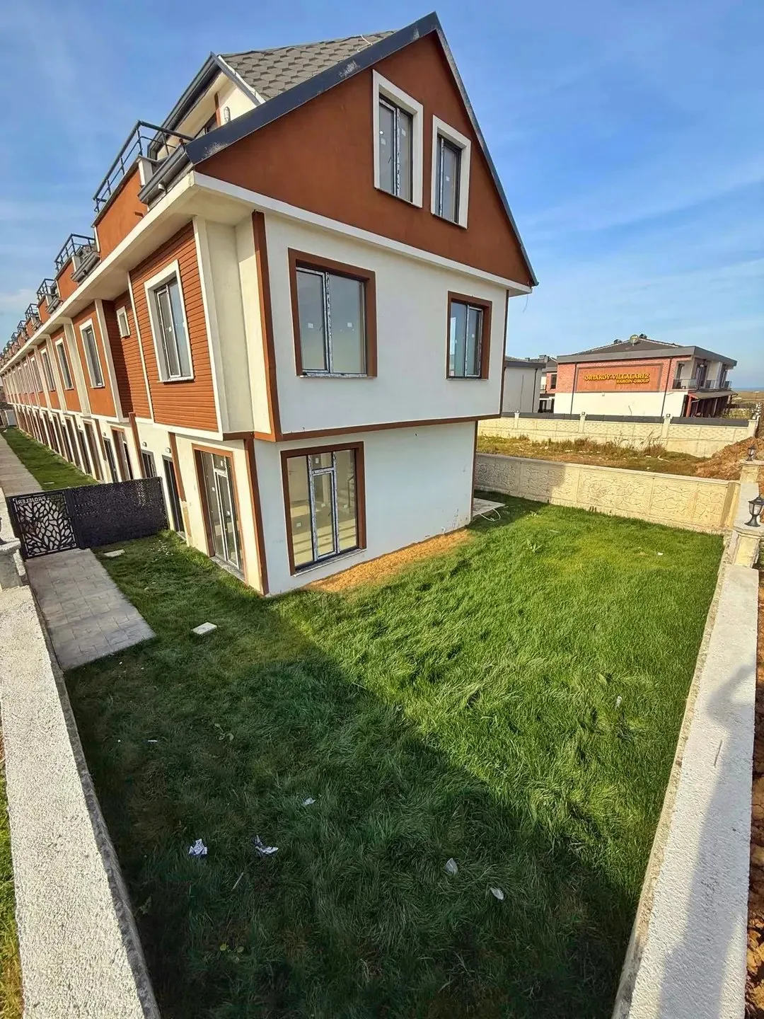 120m2 BAHÇE ALANLI, KÖŞE PARSEL, PLAJA 50METRE, YERDEN ISITMA 3+1 TRİPLEKS VİLLA! KOCAALİ KADIKÖY MH