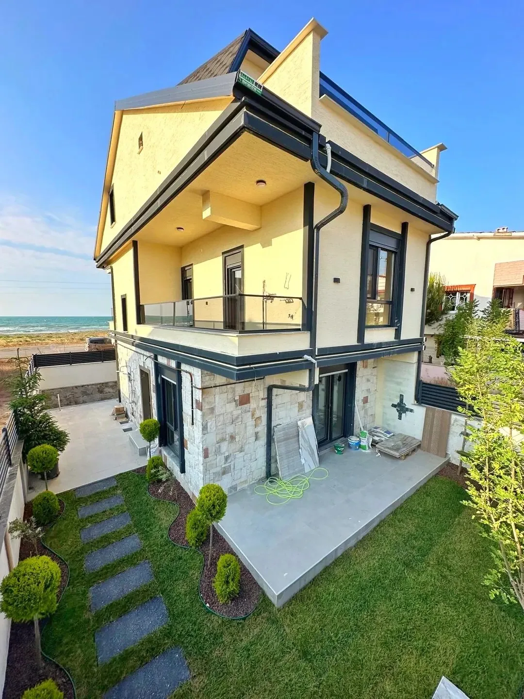 162m2 ARSA İÇİNDE TAM BAĞIMSIZ MÜSTAKİL, HER KAT DENİZ MANZARALI(3.PARSEL), ISITMALI HAVUZLU(40m2), MERKEZ PLAJ 4+1 TRİPLEKS VİLLA! KOCAALİ YALI MH