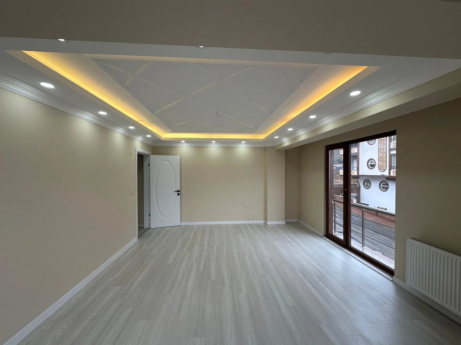 ÇARŞI MERKEZDE 3+1 MUTFAK AYRI ZİRAAT BANKASI YANINDA