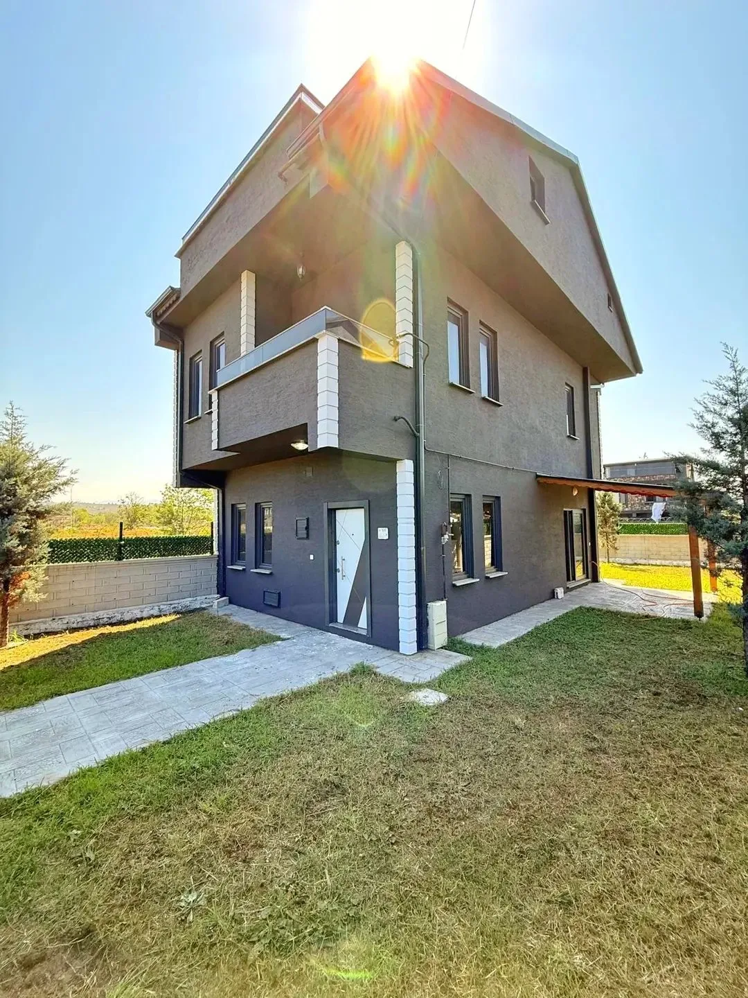 210m2 ARSA İÇİNDE, İLÇEMİZİN EN UYGUN FİYATLI, ULTRA GENİŞ BAHÇELİ, KENDİNE GARAJLI 4+1 MÜSTAKİL TRİPLEKS VİLLASI! KOCAALİ ALANDERE MH