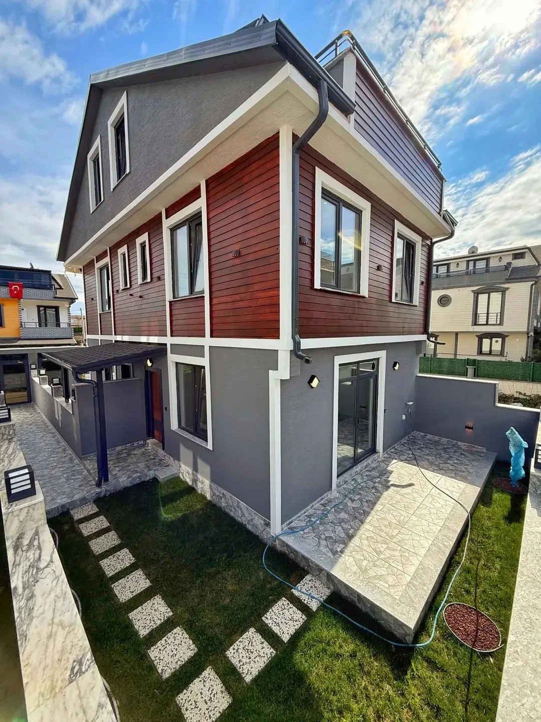 ARKA CEPHE, FIRSAT FİYAT, PLAJA 270METRE, YERDEN ISITMA 3+1 TRİPLEKS VİLLA! KOCAALİ ALANDERE MH